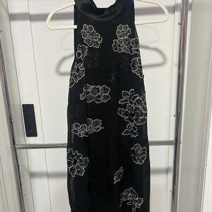 White House Black Market Floral Beaded Shift Dress L